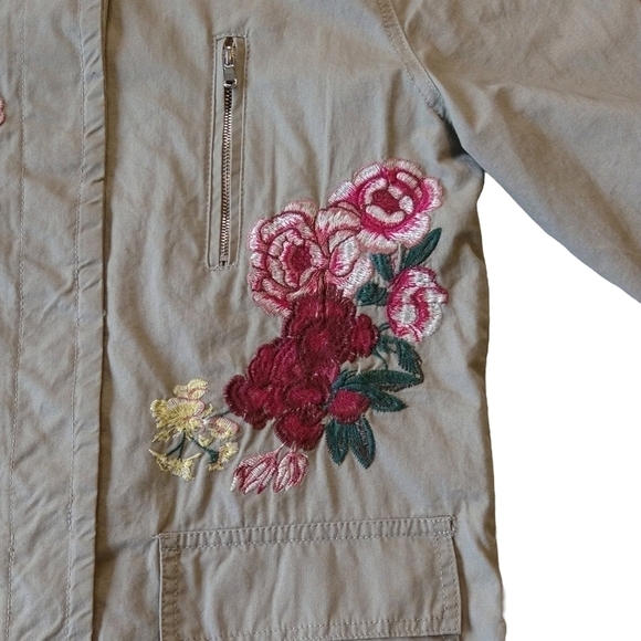 BKE 100% Cotton Khaki Floral Embroidered Lightweight Utility Jacket Boho - Picture 5 of 9